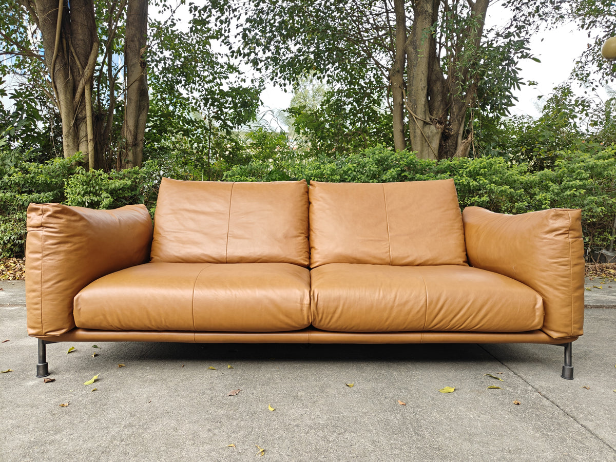A00025 Sofa in a finished interior.