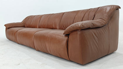 A00028 A00028 Sofa — view 02