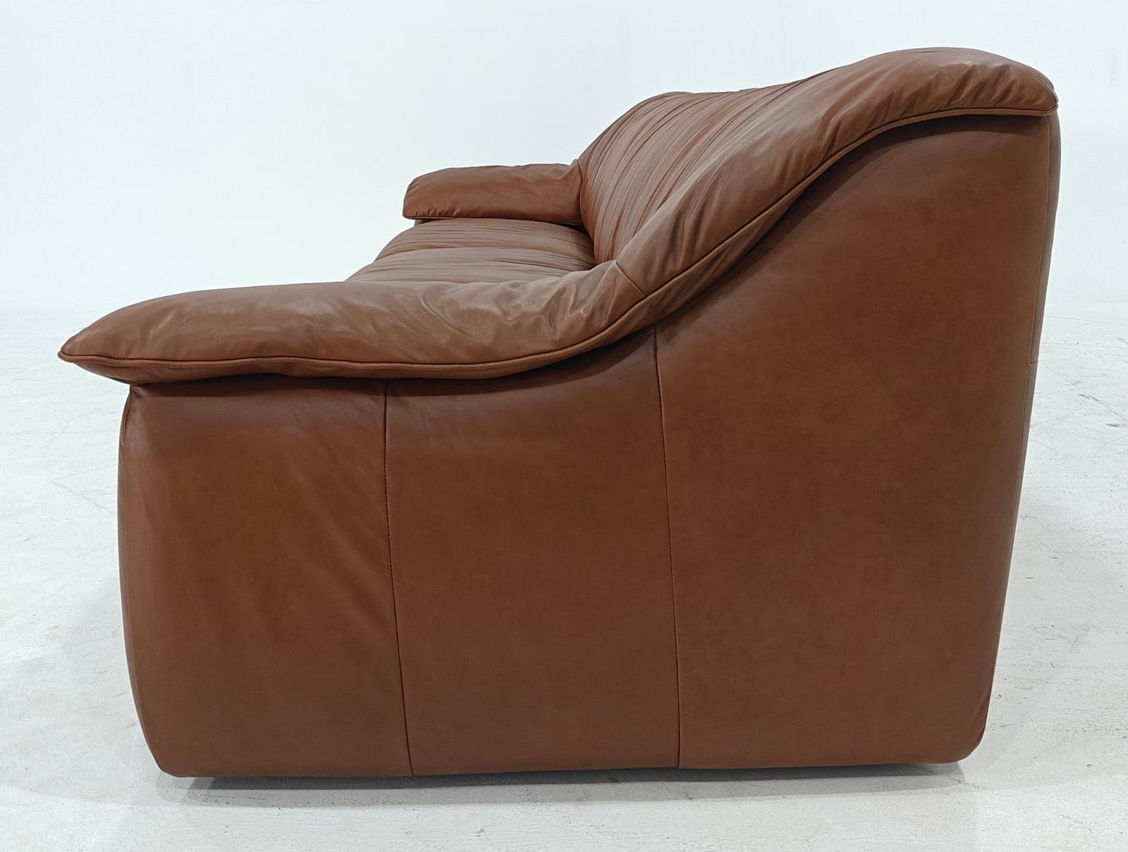 One silhouette. Your dimensions, comfort and finish.