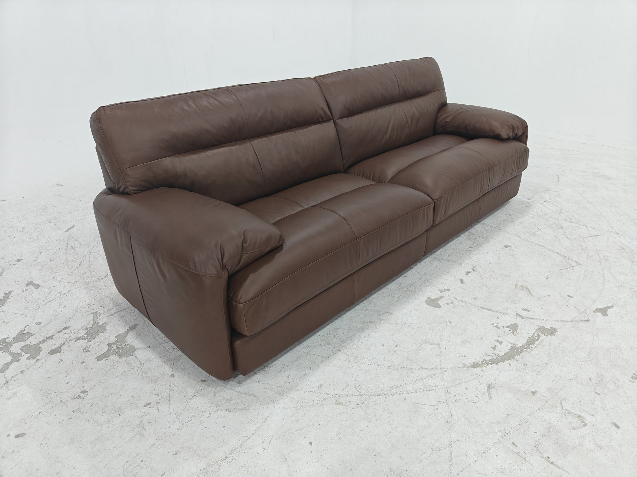 A00032 Sofa in a finished interior.