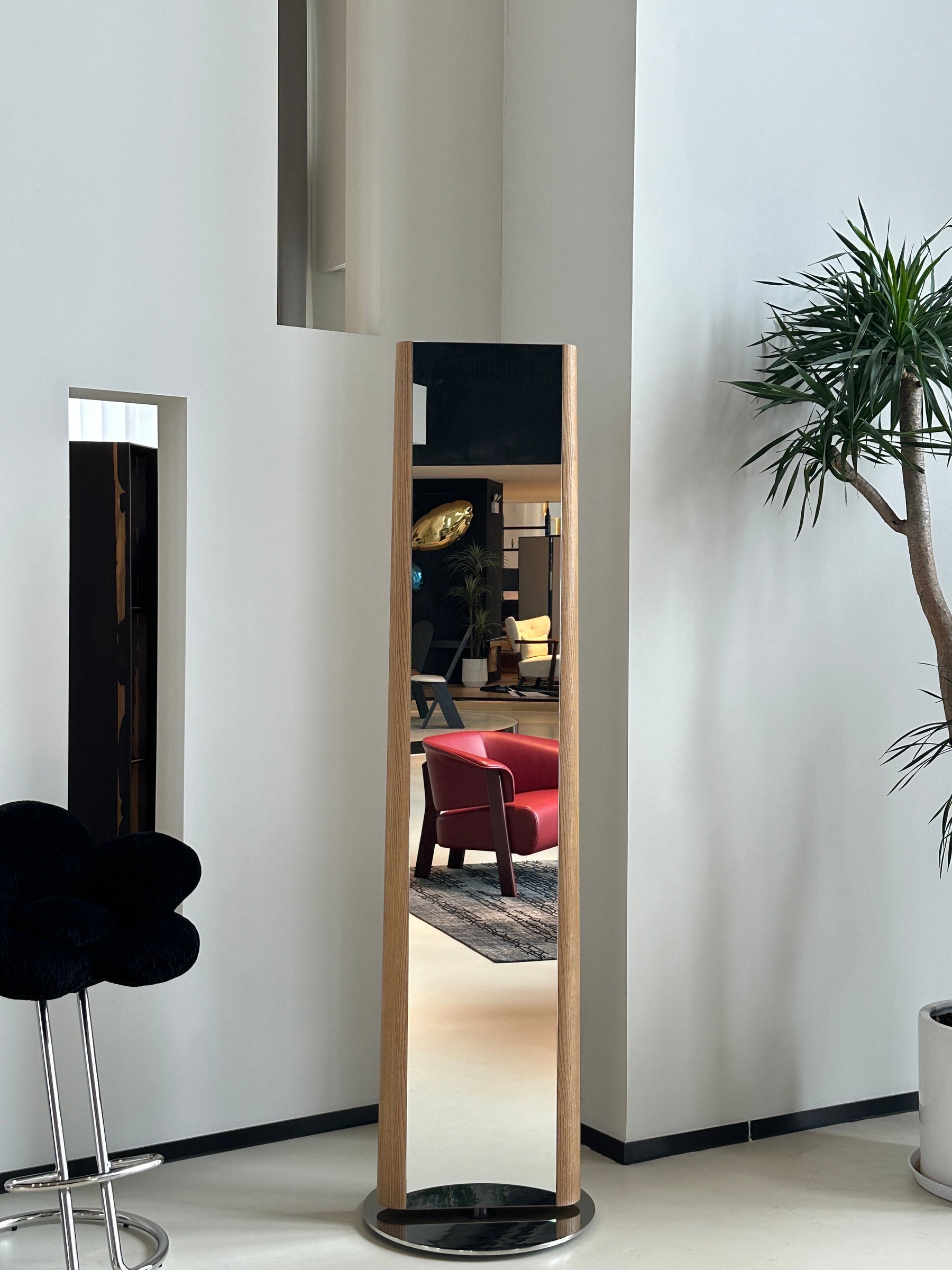 Aurelia Form Decorative Object — interior view 03
