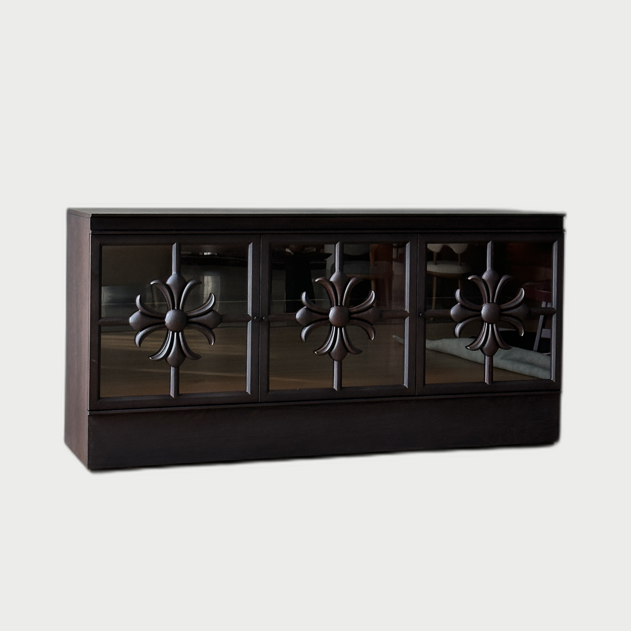 Cedar Form Dresser — neutral background 01