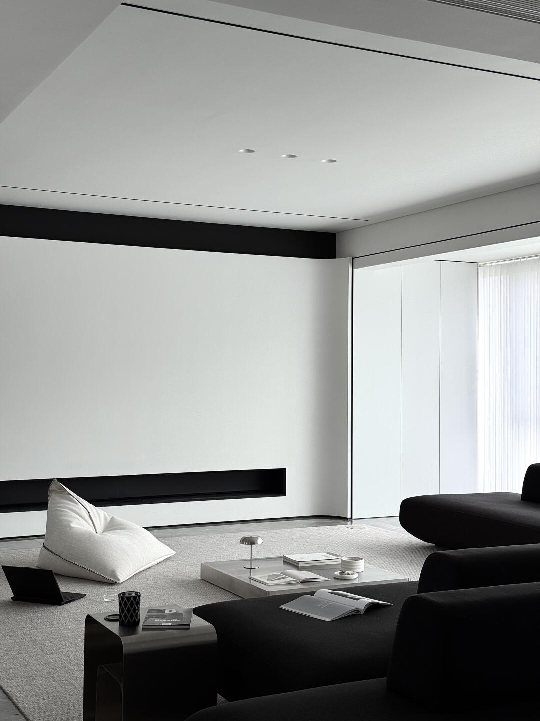One silhouette. Your dimensions, comfort and finish.
