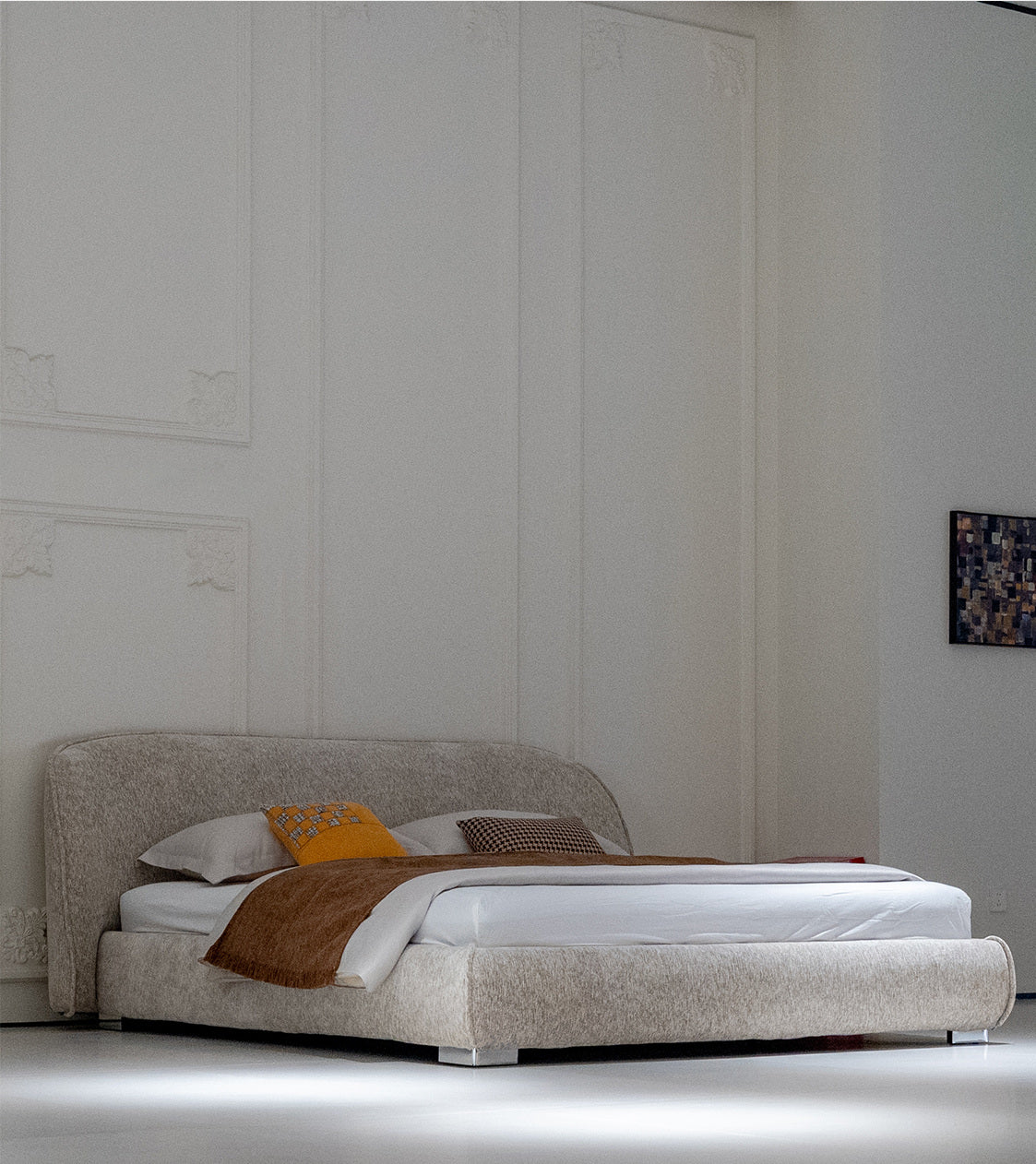 A00177 Bed in a finished interior.