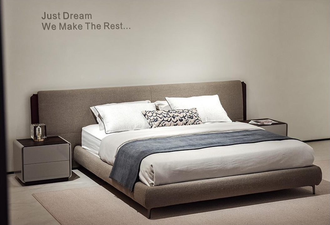 A00186 Bed in a finished interior.