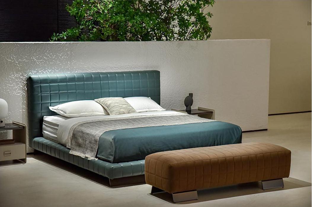 A00191 Bed in a finished interior.