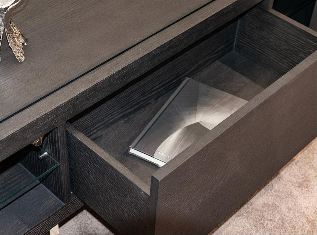 One silhouette. Your dimensions, comfort and finish.