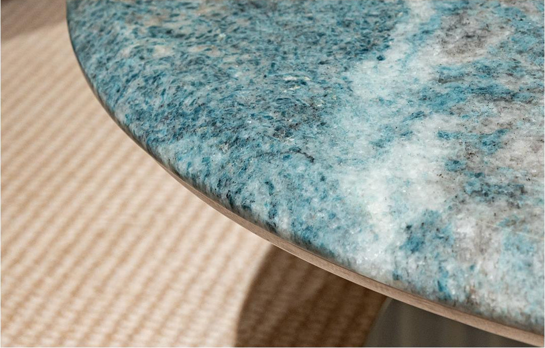 One silhouette. Your dimensions, comfort and finish.