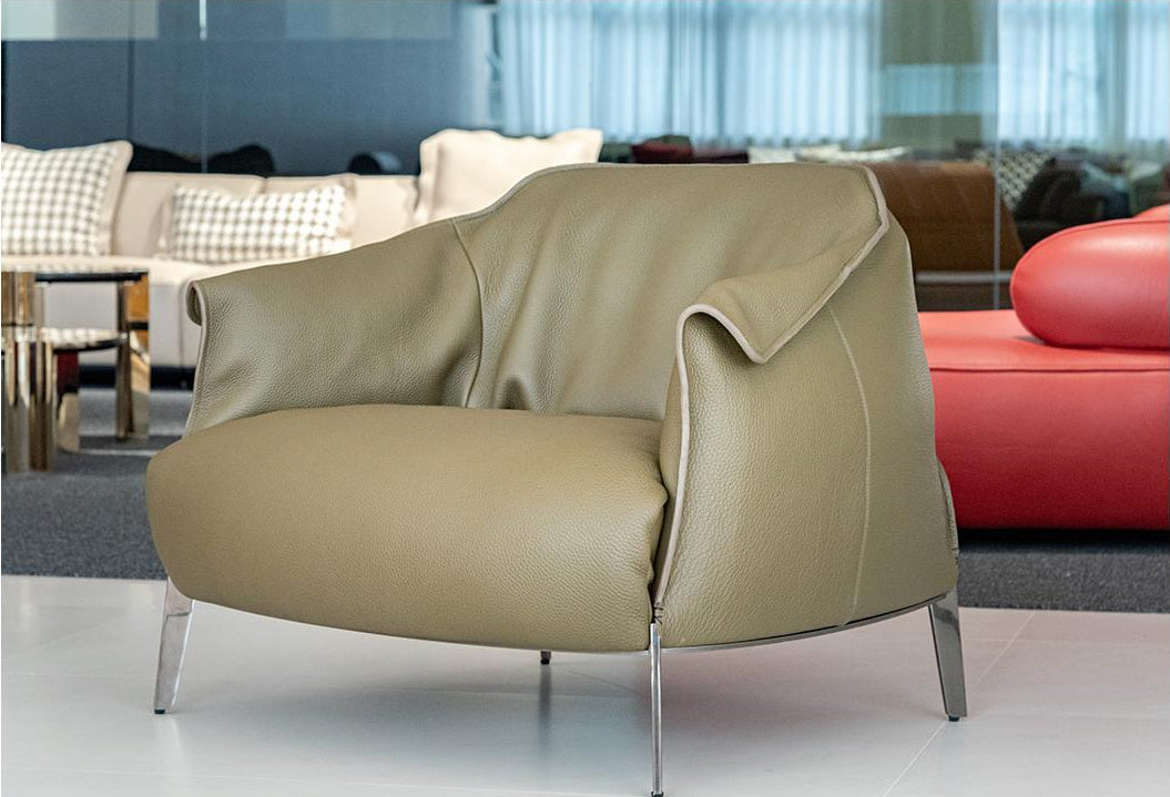 One silhouette. Your dimensions, comfort and finish.