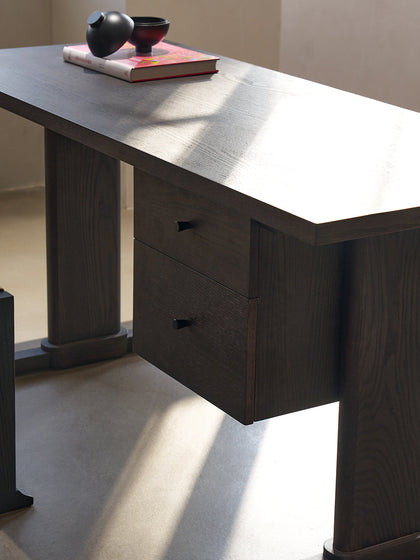 A00016 A00016 Desk — view 05