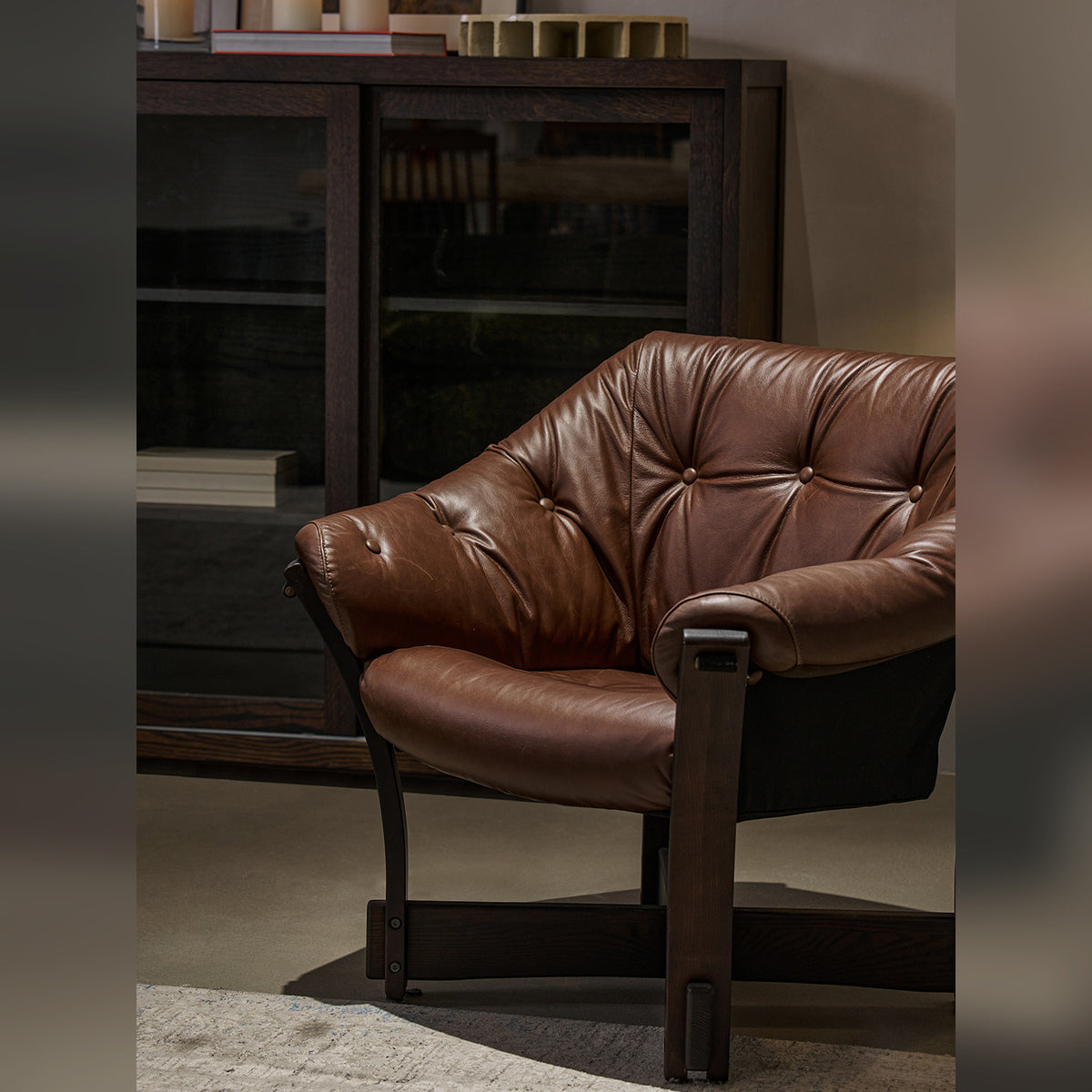 A00039 A00039 Lounge Chair — view 01
