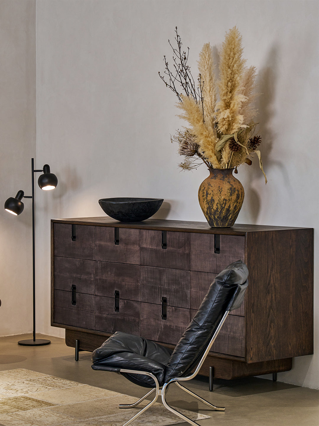 One silhouette. Your dimensions, comfort and finish.