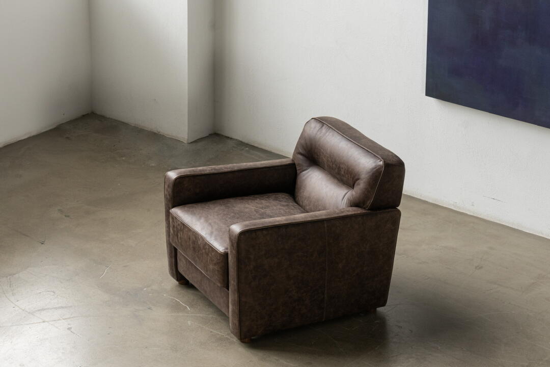 One silhouette. Your dimensions, comfort and finish.