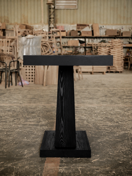 A00029 A00029 Console Table — view 02