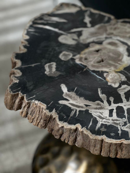 Pearl House Side Table — interior view 06