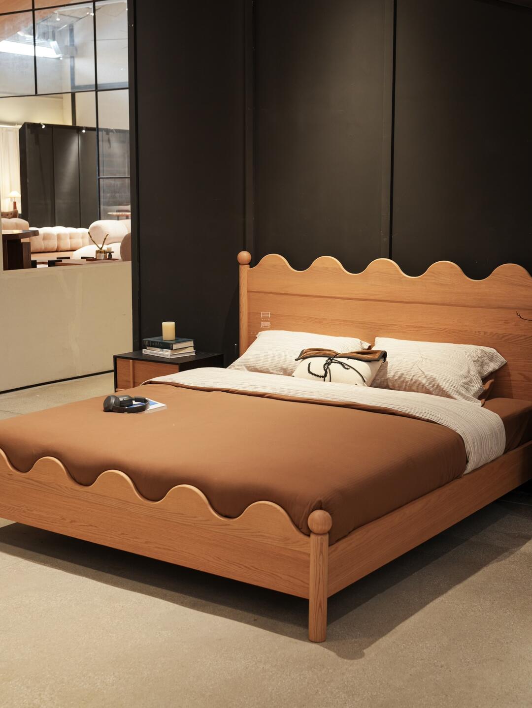 One silhouette. Your dimensions, comfort and finish.