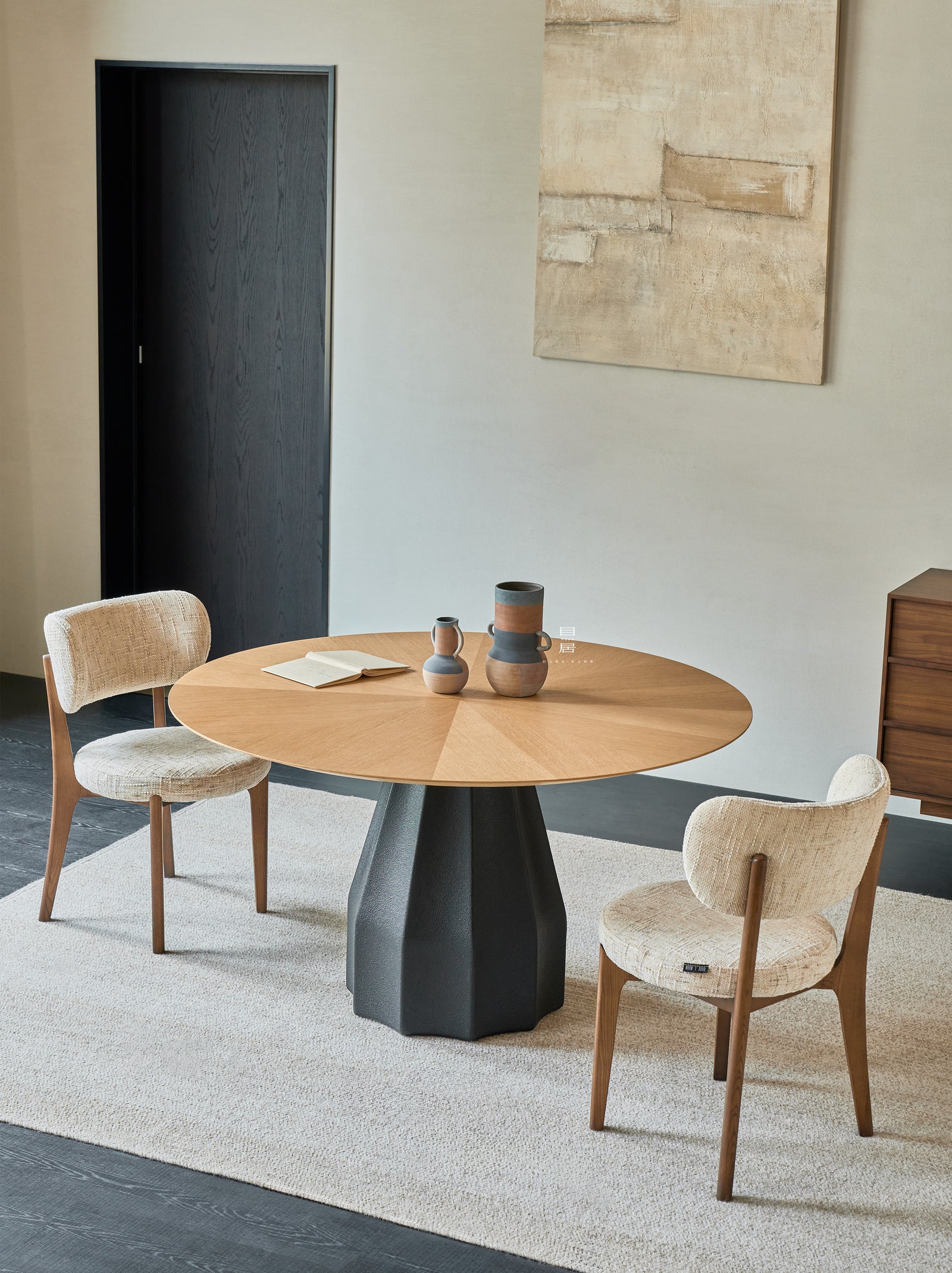 One silhouette. Your dimensions, comfort and finish.