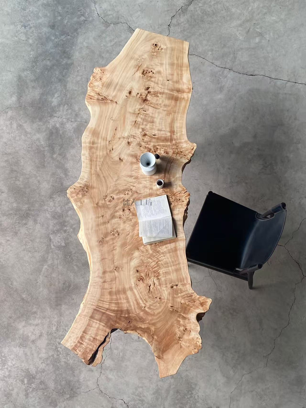Reed Reef Desk — interior view 03