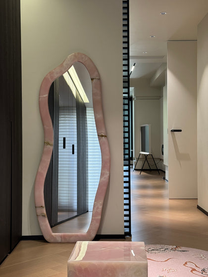 Marlow Ridge Mirror — interior view 04