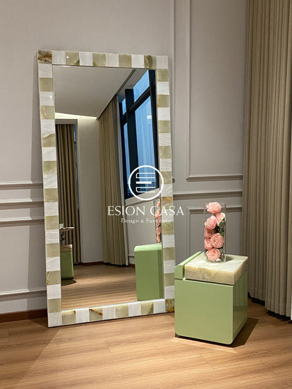 Nola Ridge Mirror — interior view 03