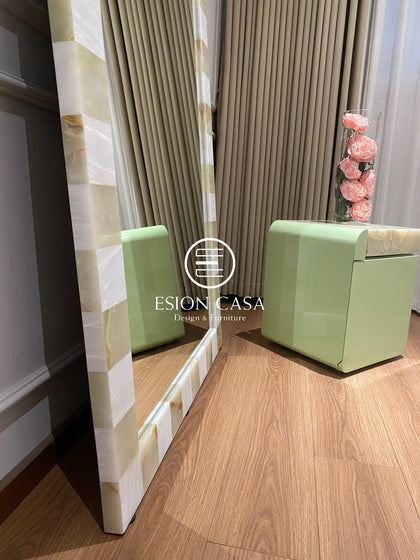 Nola Ridge Mirror — interior view 05