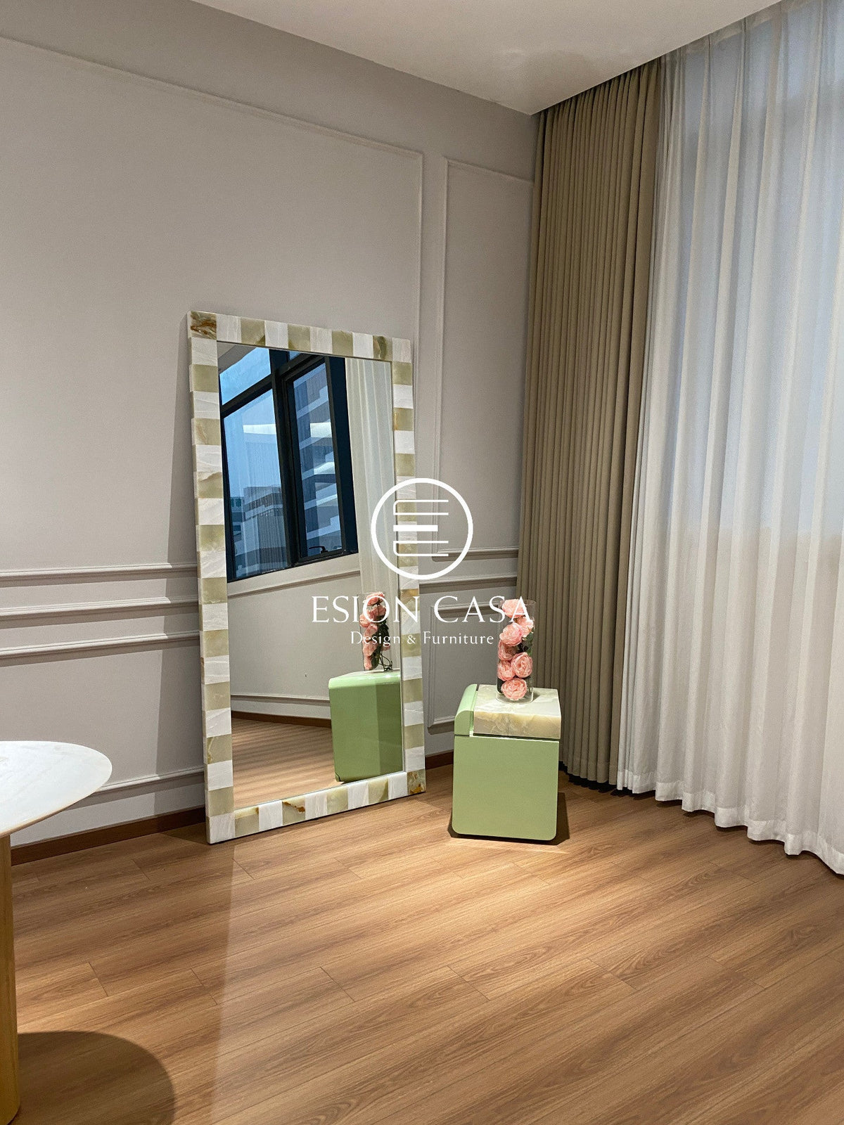 Nola Ridge Mirror — interior view 08