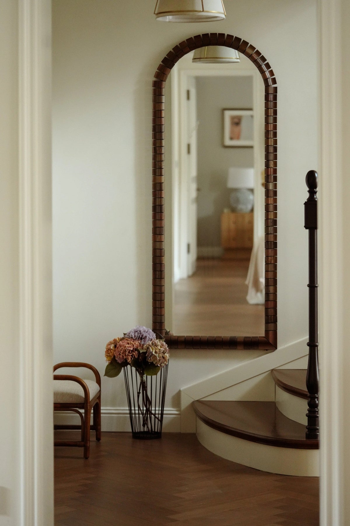 Pearl Ridge Mirror — interior view 05
