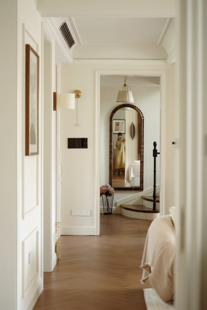 Pearl Ridge Mirror — interior view 06
