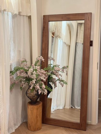 Sylvan Ridge Mirror — interior view 04