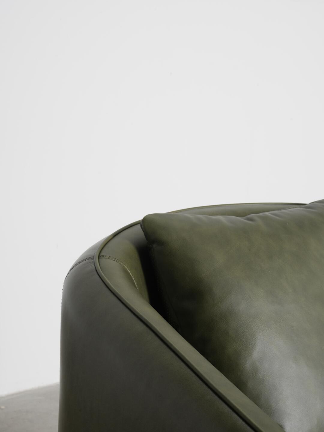 One silhouette. Your dimensions, comfort and finish.