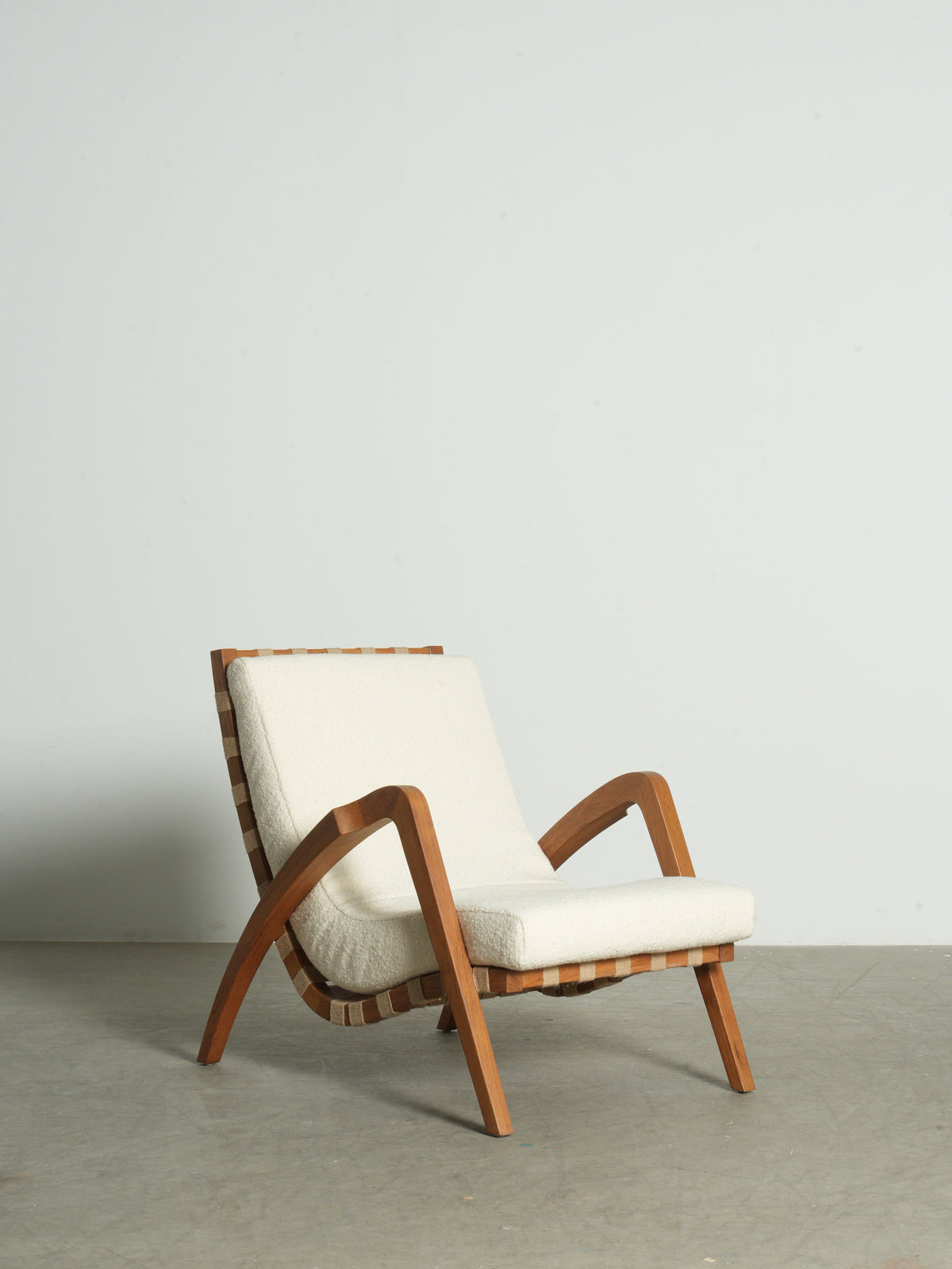 Willow Vale Armchair — interior view 03