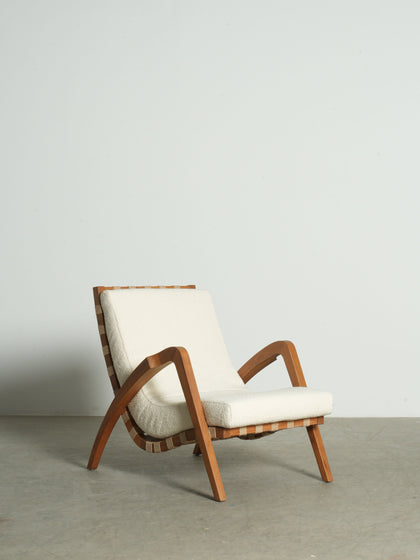 Willow Vale Armchair — interior view 03
