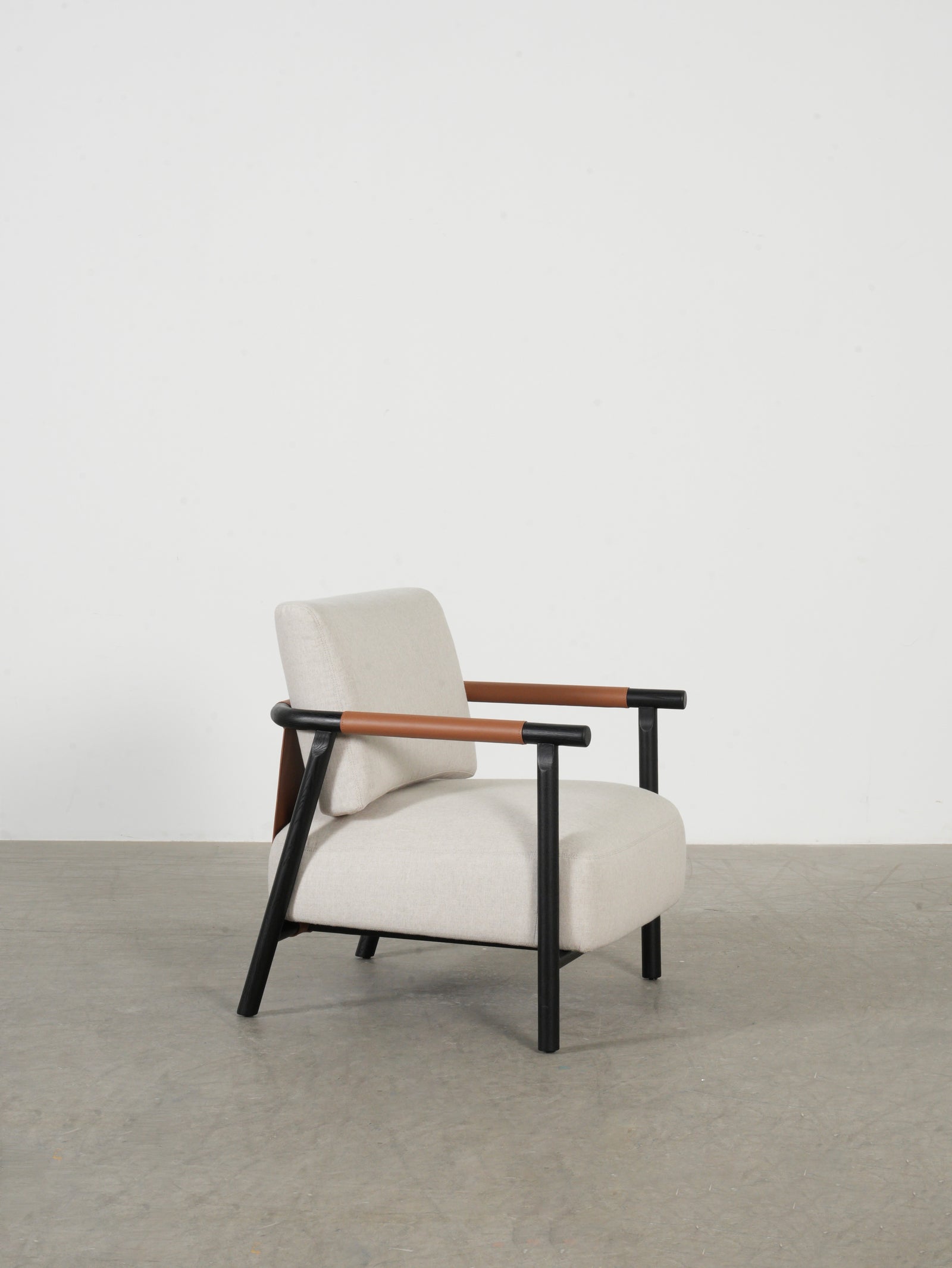 One silhouette. Your dimensions, comfort and finish.