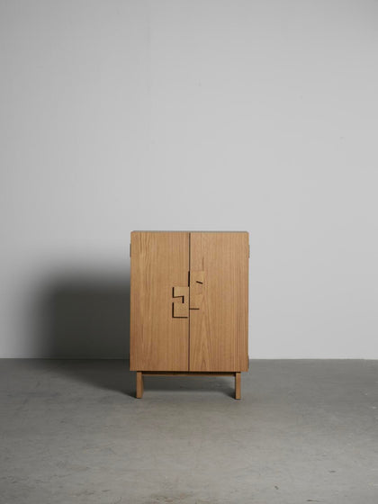 Rowan Vista Cabinet — interior view 04