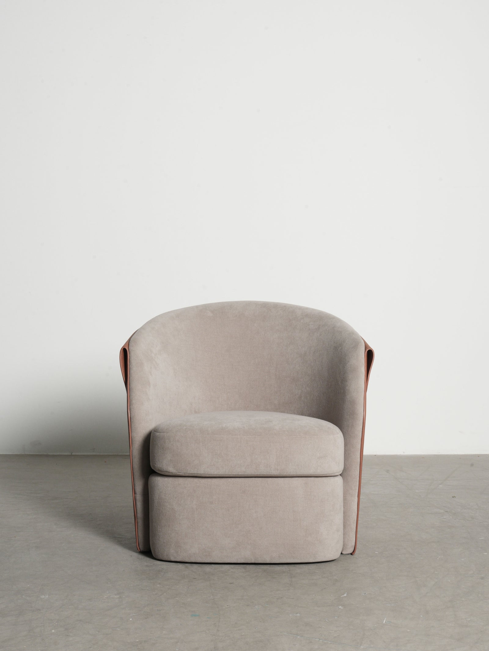 One silhouette. Your dimensions, comfort and finish.