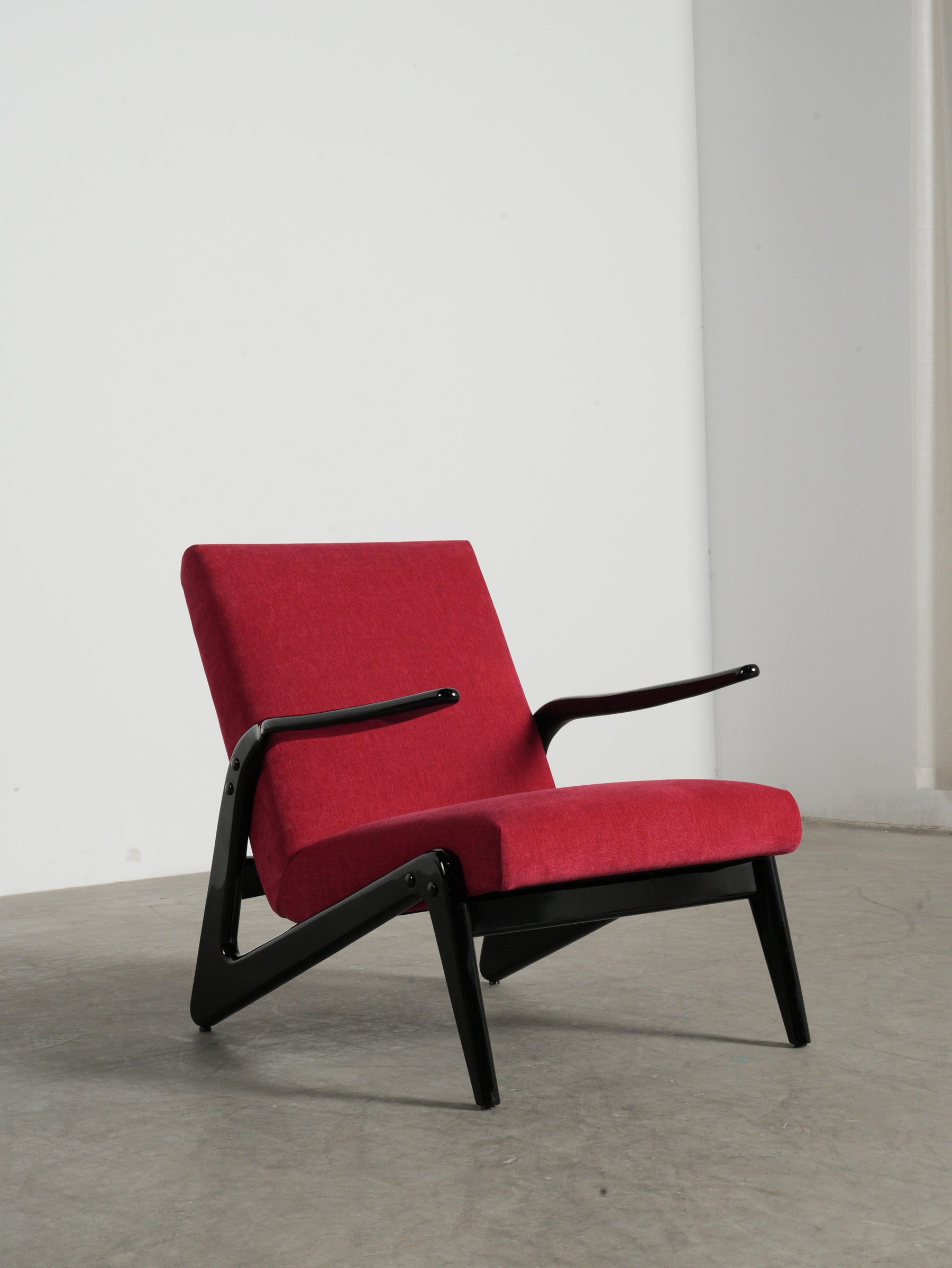 Ember Point Lounge Chair — interior view 13
