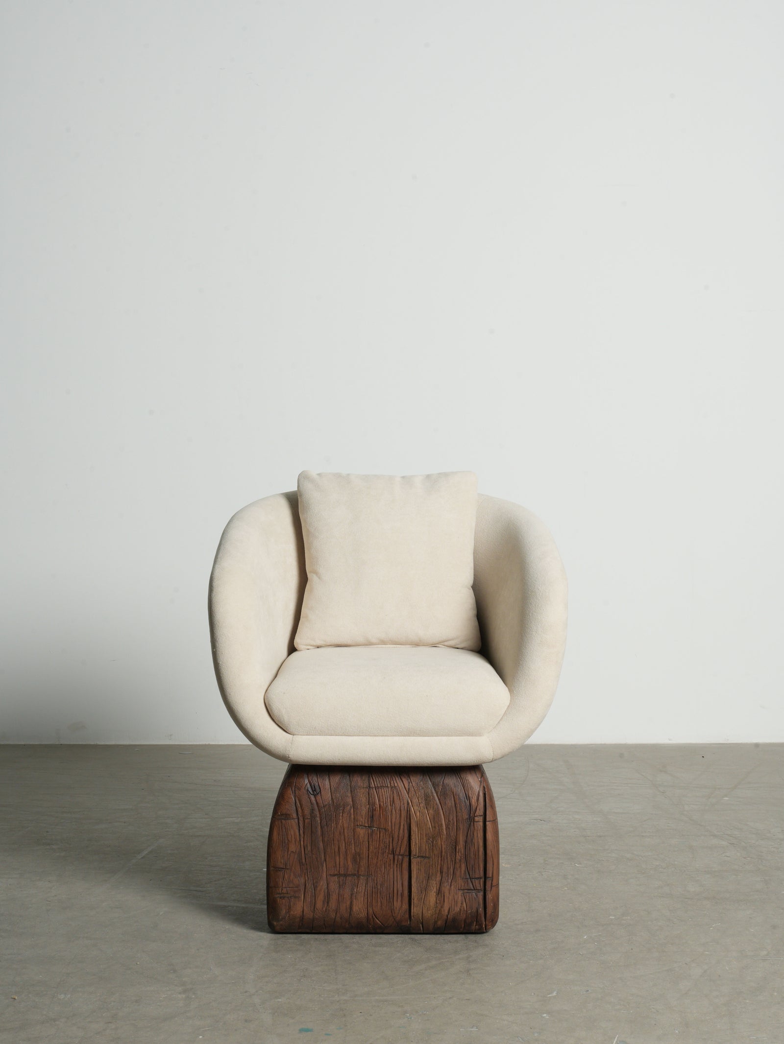 One silhouette. Your dimensions, comfort and finish.