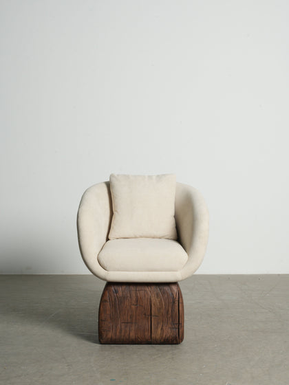 Flora Point Lounge Chair — interior view 04