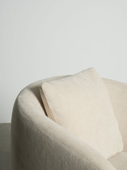 Flora Point Lounge Chair — interior view 06