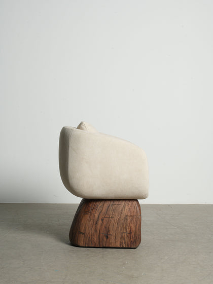 Flora Point Lounge Chair — interior view 07
