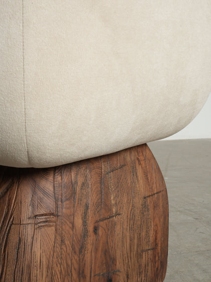 Flora Point Lounge Chair — interior view 08