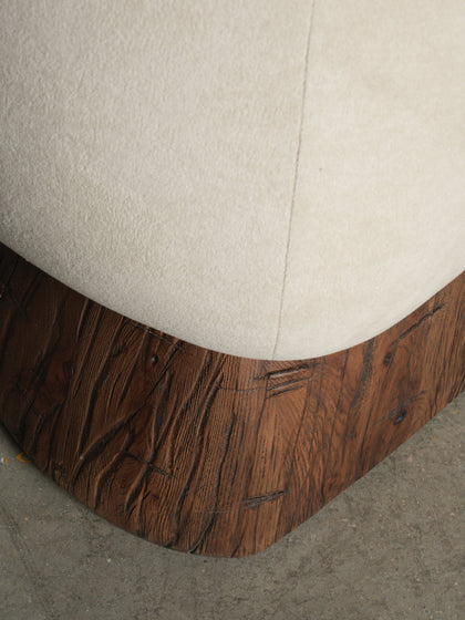 Flora Point Lounge Chair — interior view 09