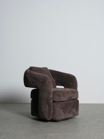 Glen Point Lounge Chair — interior view 03
