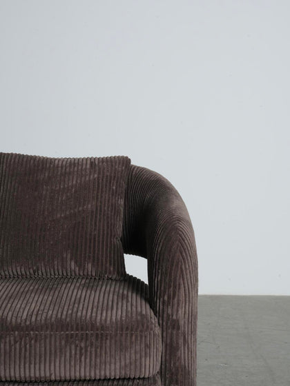 Glen Point Lounge Chair — interior view 05