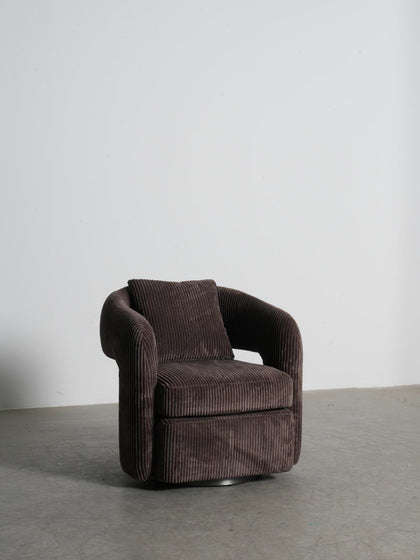 Glen Point Lounge Chair — interior view 07