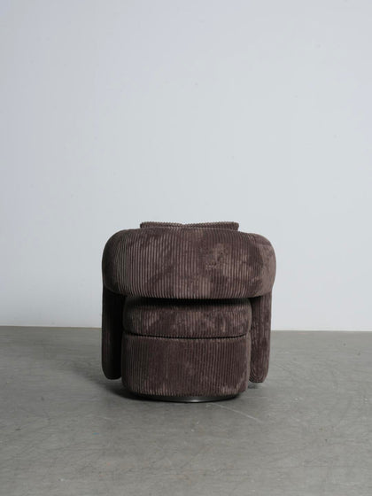 Glen Point Lounge Chair — interior view 09