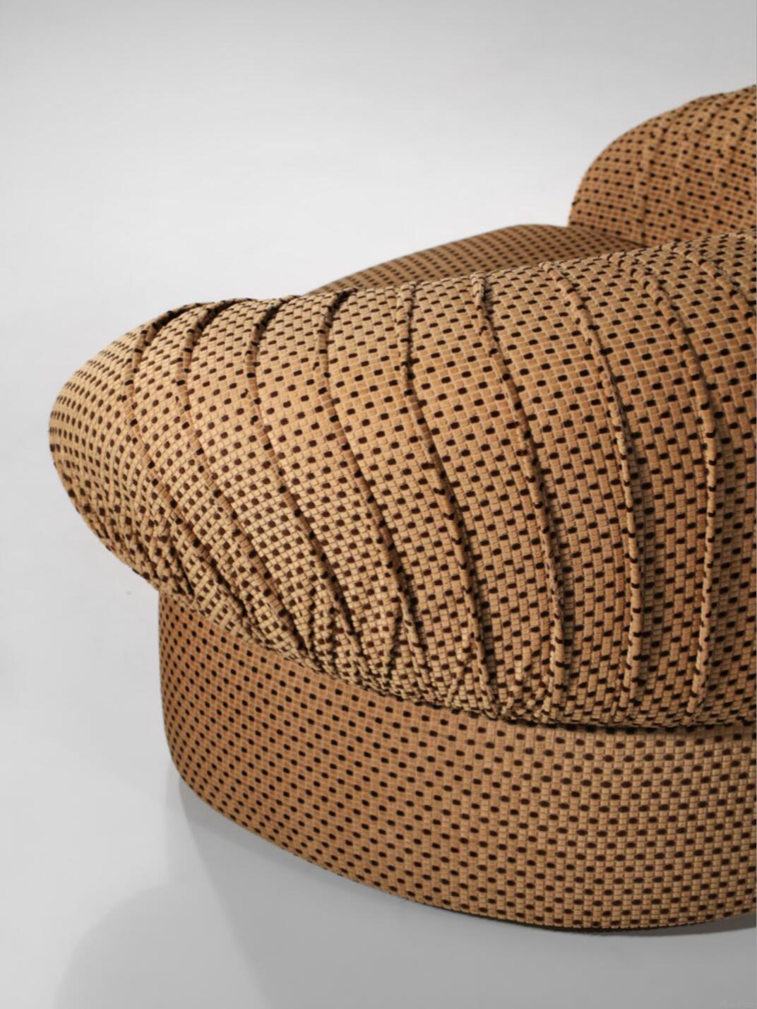 One silhouette. Your dimensions, comfort and finish.