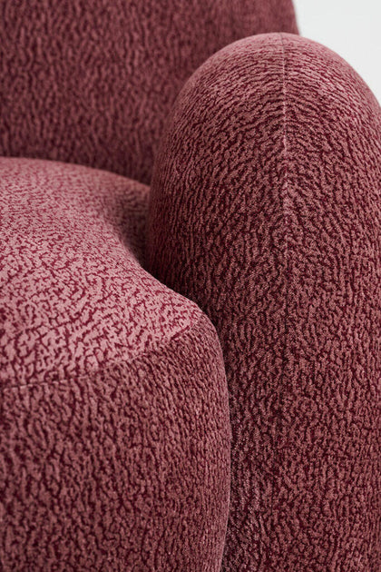 Iris Point Lounge Chair — interior view 07