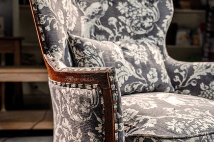 Luna Point Lounge Chair — interior view 05