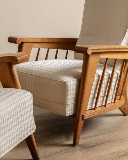 Orion Point Lounge Chair — interior view 05
